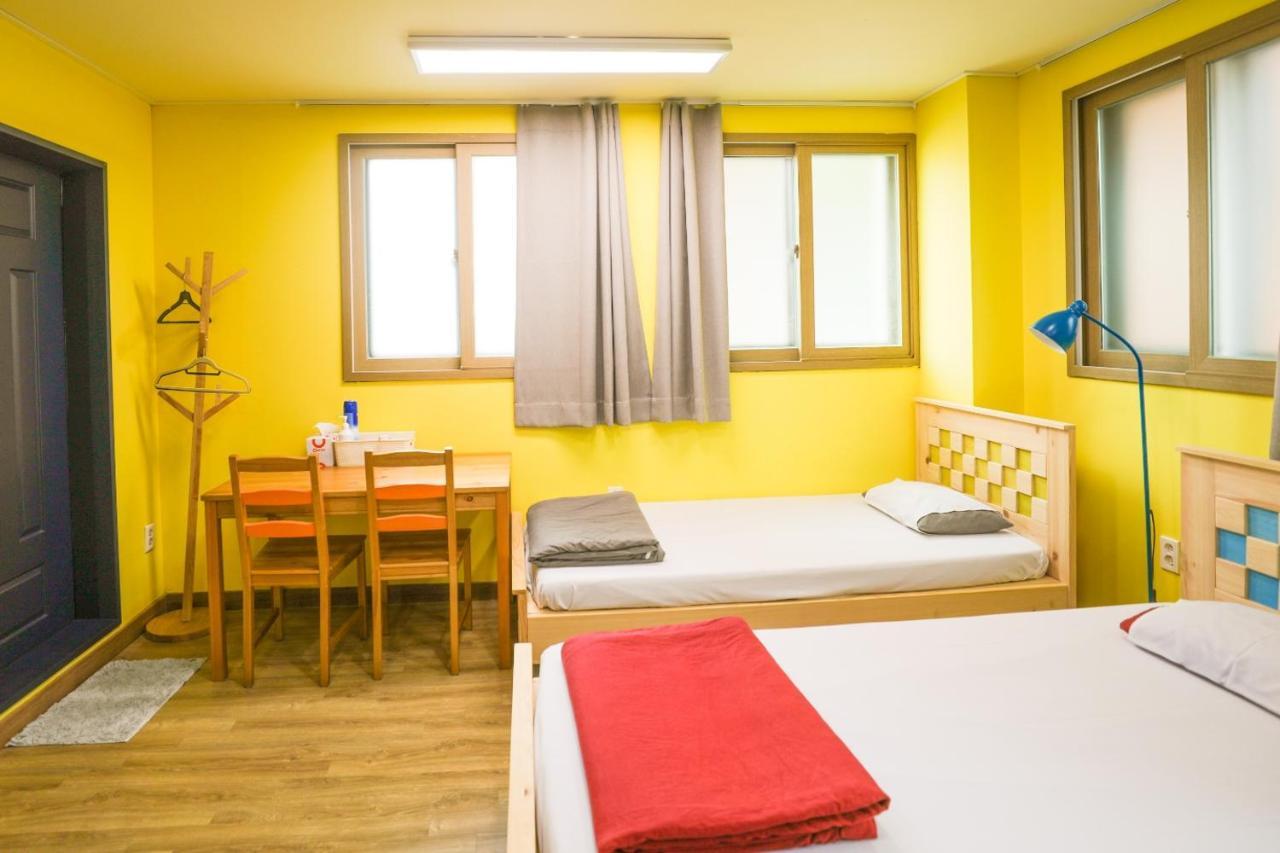 Midtown Hostel *