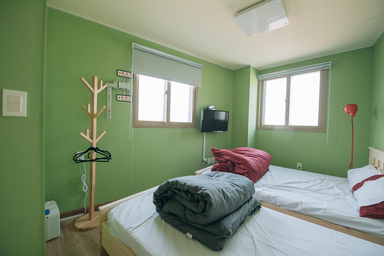 Midtown Hostel *