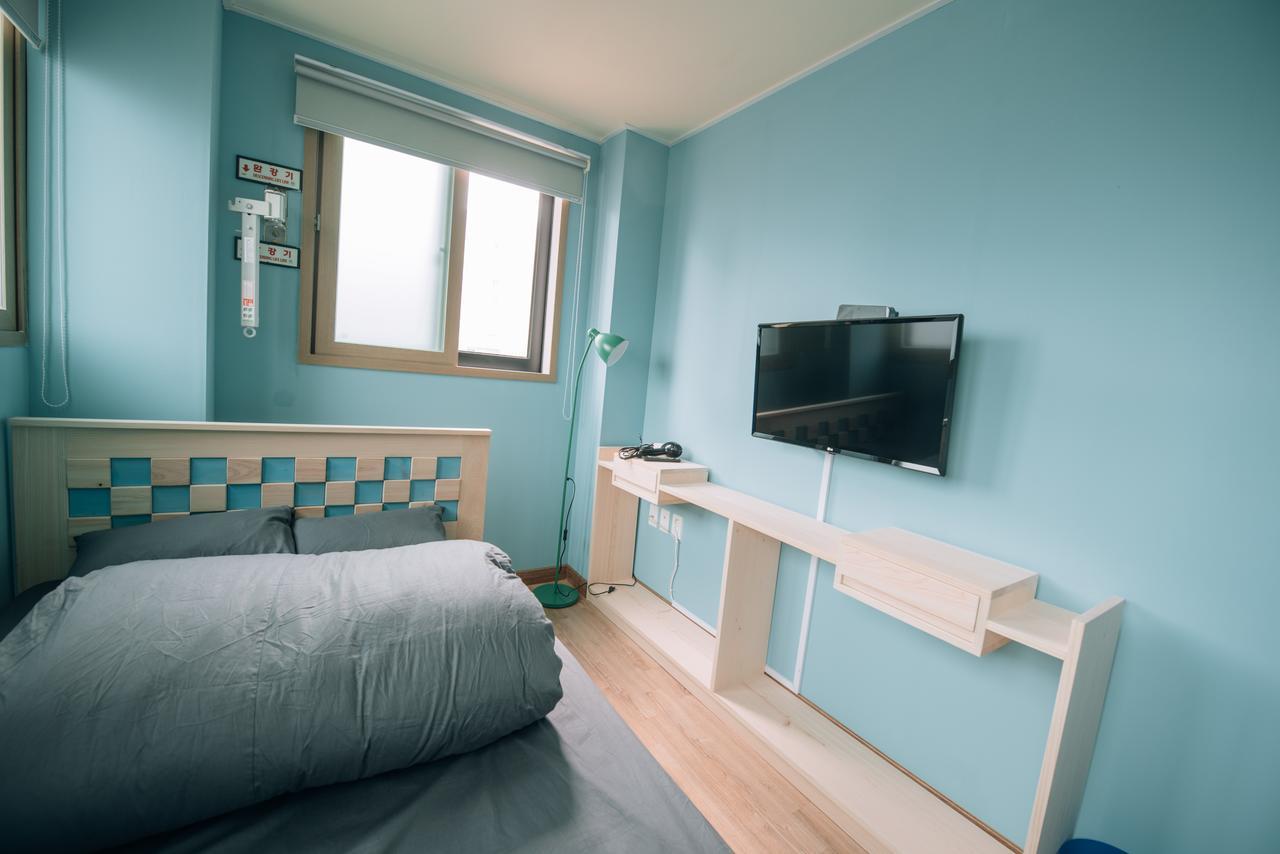 Midtown Hostel *